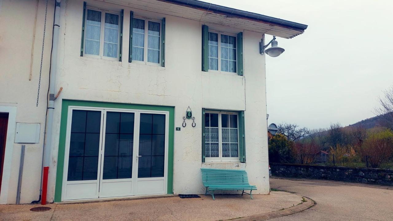 Maison Confortable Avec Vue Sur La Montagne A Charix 외부 사진